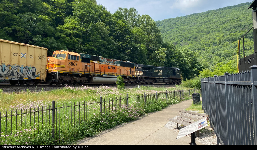 Former BNSF SD70MAC, WFRX 8867, Rounding Horseshoe Curve